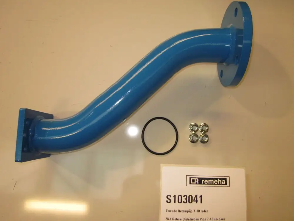 Blaues Rohr mit Flansch und gebogenem Ende, Remeha-Produkt, ergänzt durch O-Ring und Schrauben.